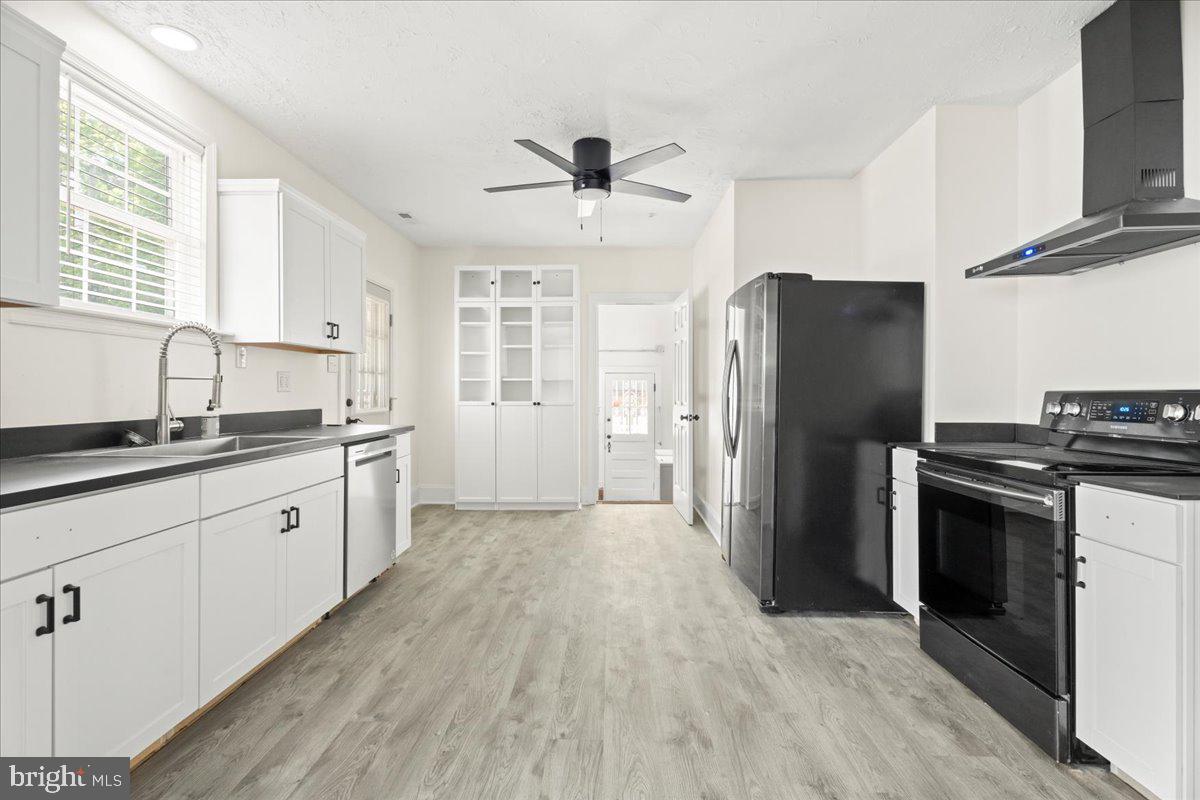 920 E BELT BLVD, RICHMOND, Virginia 23224, 3 Bedrooms Bedrooms, 7 Rooms Rooms,2 BathroomsBathrooms,Residential,For sale,920 E BELT BLVD,VARC2000672 MLS # VARC2000672