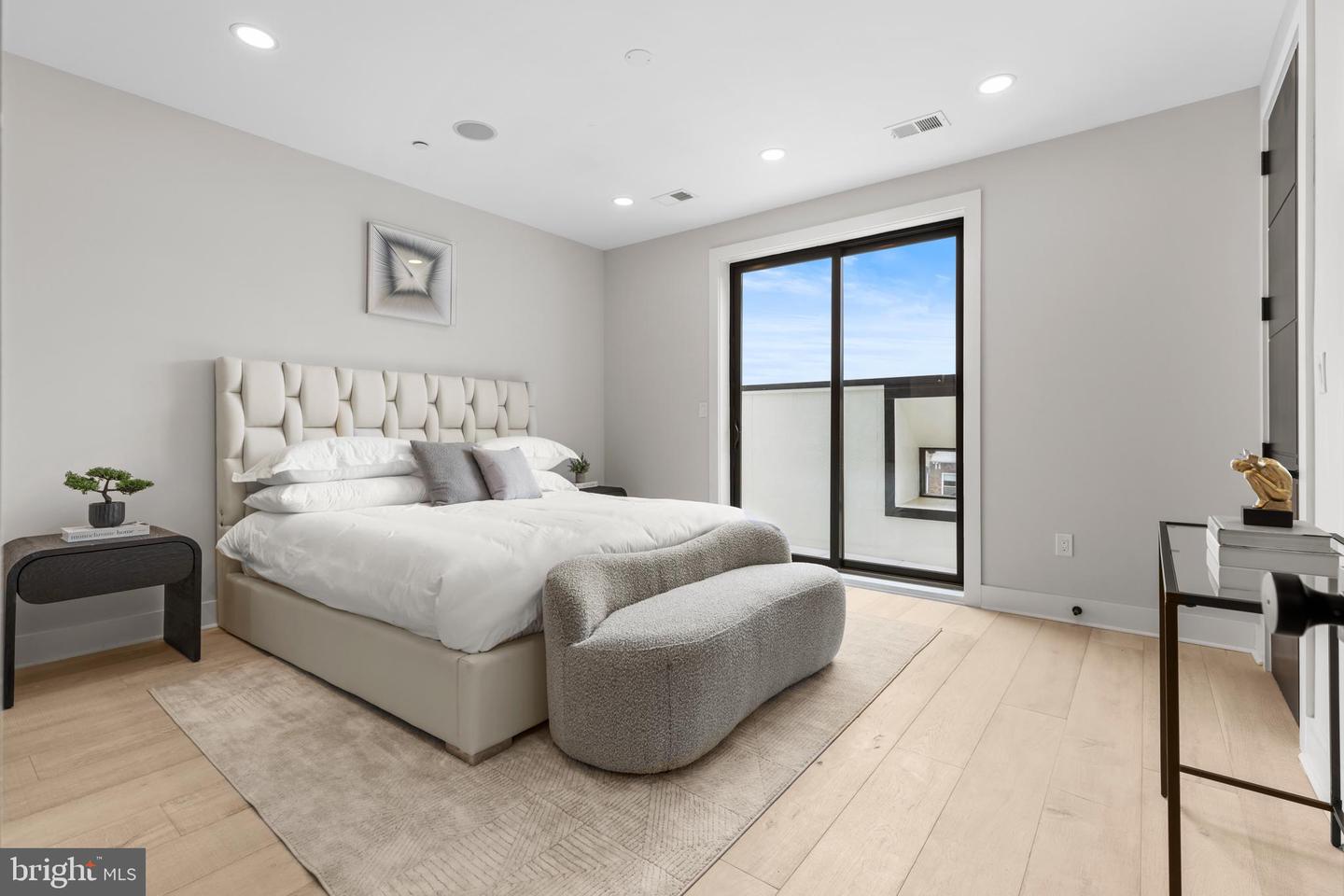 310 VARNUM ST NW #3PH, WASHINGTON, District Of Columbia 20011, 4 Bedrooms Bedrooms, ,4 BathroomsBathrooms,Residential,For sale,310 VARNUM ST NW #3PH,DCDC2200928 MLS # DCDC2200928