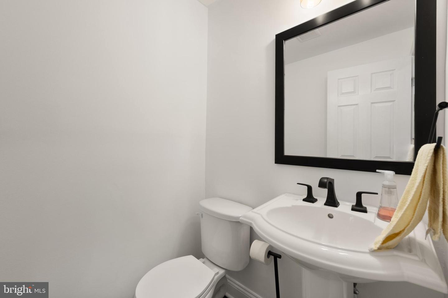 150 RHODE ISLAND AVE NW #103, WASHINGTON, District Of Columbia 20001, 3 Bedrooms Bedrooms, ,2 BathroomsBathrooms,Residential,For sale,150 RHODE ISLAND AVE NW #103,DCDC2200870 MLS # DCDC2200870