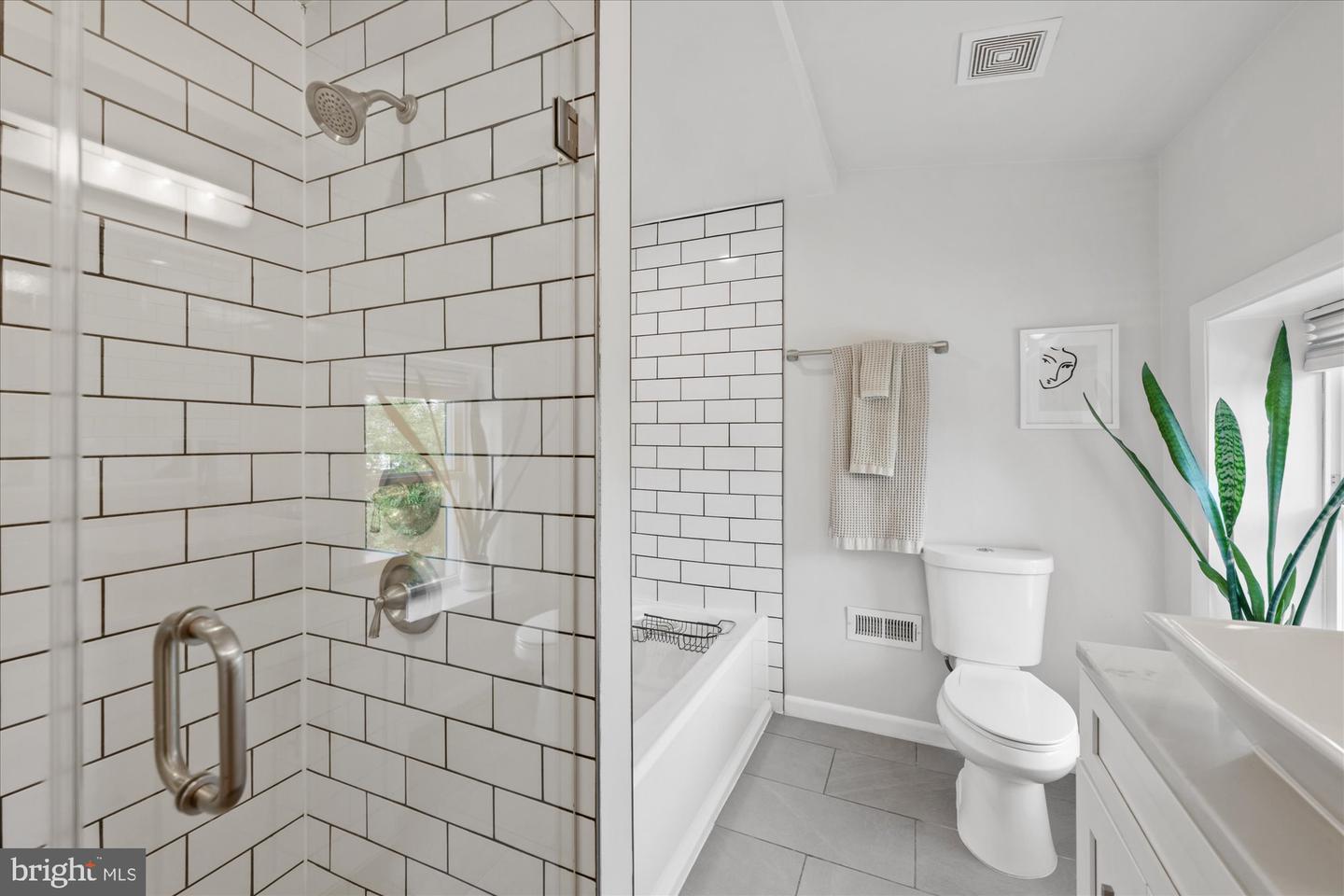 15 S ST NE #2, WASHINGTON, District Of Columbia 20002, 4 Bedrooms Bedrooms, ,4 BathroomsBathrooms,Residential,For sale,15 S ST NE #2,DCDC2200956 MLS # DCDC2200956