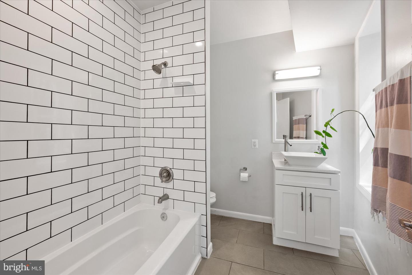 15 S ST NE #2, WASHINGTON, District Of Columbia 20002, 4 Bedrooms Bedrooms, ,4 BathroomsBathrooms,Residential,For sale,15 S ST NE #2,DCDC2200956 MLS # DCDC2200956