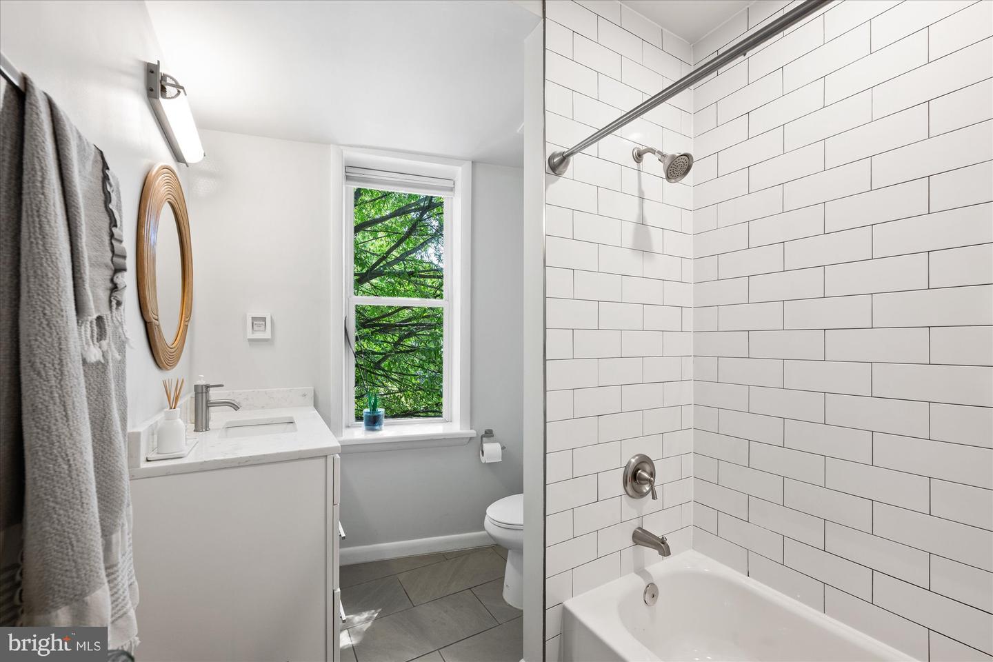 15 S ST NE #2, WASHINGTON, District Of Columbia 20002, 4 Bedrooms Bedrooms, ,4 BathroomsBathrooms,Residential,For sale,15 S ST NE #2,DCDC2200956 MLS # DCDC2200956