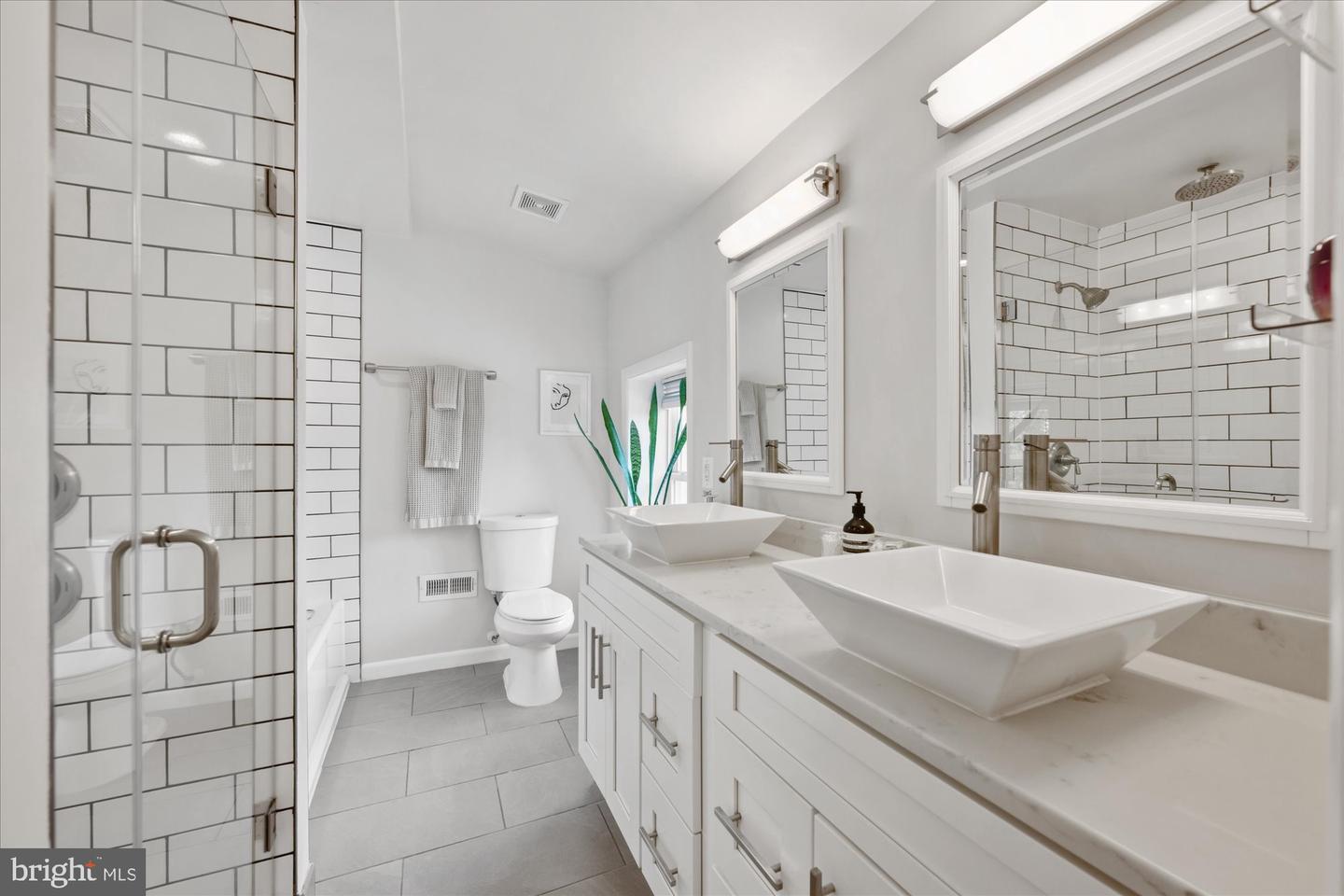 15 S ST NE #2, WASHINGTON, District Of Columbia 20002, 4 Bedrooms Bedrooms, ,4 BathroomsBathrooms,Residential,For sale,15 S ST NE #2,DCDC2200956 MLS # DCDC2200956