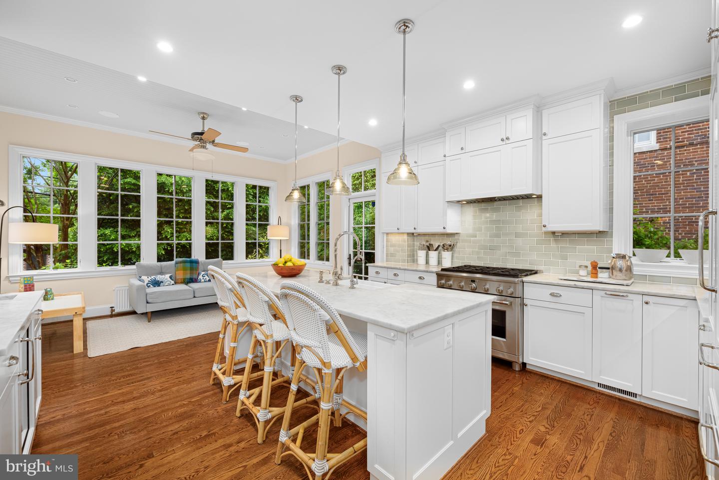 3013 CATHEDRAL AVE NW, WASHINGTON, District Of Columbia 20008, 4 Bedrooms Bedrooms, ,3 BathroomsBathrooms,Residential,For sale,3013 CATHEDRAL AVE NW,DCDC2200986 MLS # DCDC2200986