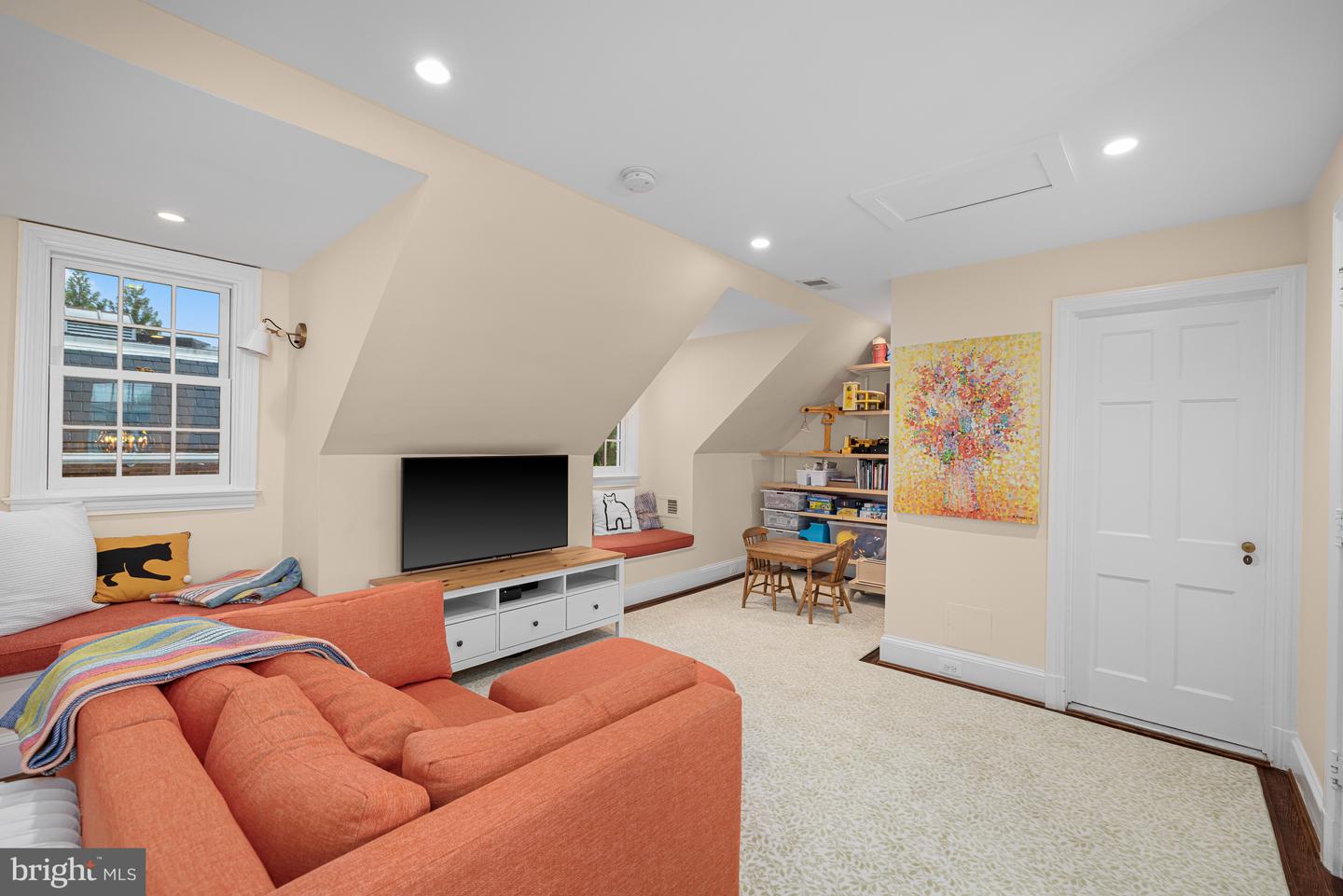 3013 CATHEDRAL AVE NW, WASHINGTON, District Of Columbia 20008, 4 Bedrooms Bedrooms, ,3 BathroomsBathrooms,Residential,For sale,3013 CATHEDRAL AVE NW,DCDC2200986 MLS # DCDC2200986