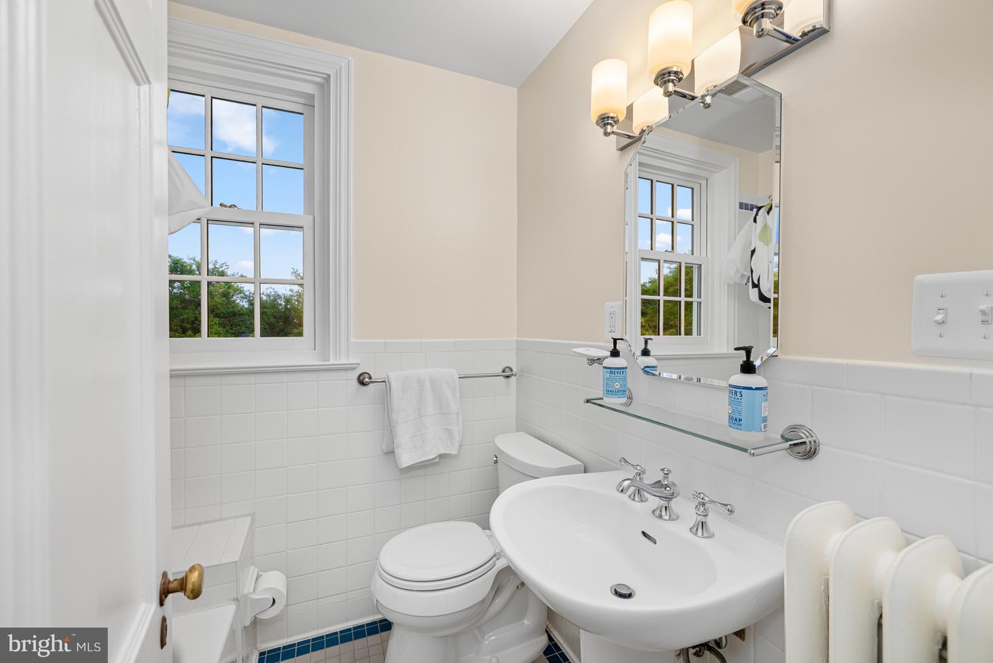 3013 CATHEDRAL AVE NW, WASHINGTON, District Of Columbia 20008, 4 Bedrooms Bedrooms, ,3 BathroomsBathrooms,Residential,For sale,3013 CATHEDRAL AVE NW,DCDC2200986 MLS # DCDC2200986