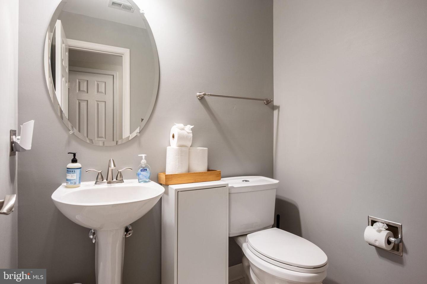 414 S WAYNE ST, ARLINGTON, Virginia 22204, 4 Bedrooms Bedrooms, ,3 BathroomsBathrooms,Residential,For sale,414 S WAYNE ST,VAAR2057570 MLS # VAAR2057570