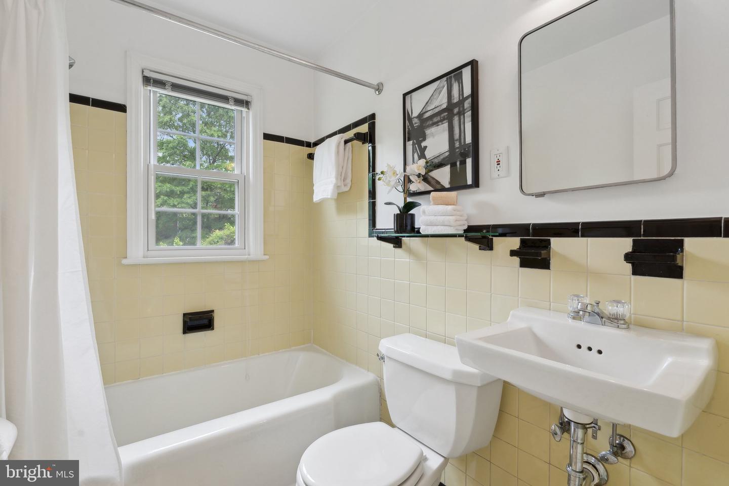 1725 OAKCREST DR, ALEXANDRIA, Virginia 22302, 3 Bedrooms Bedrooms, ,2 BathroomsBathrooms,Residential,For sale,1725 OAKCREST DR,VAAX2045412 MLS # VAAX2045412