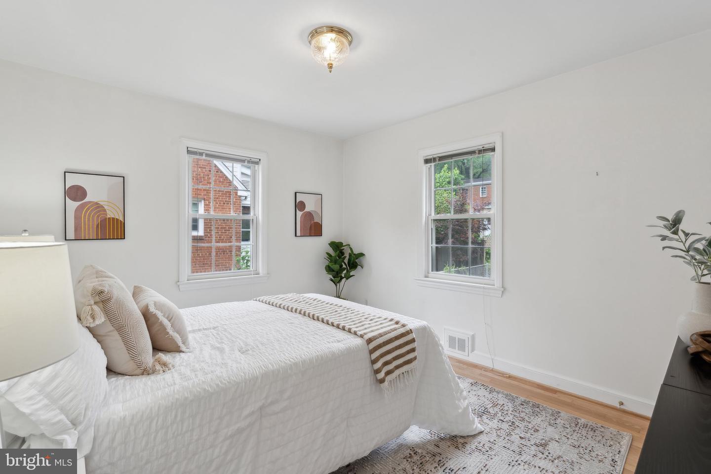 1725 OAKCREST DR, ALEXANDRIA, Virginia 22302, 3 Bedrooms Bedrooms, ,2 BathroomsBathrooms,Residential,For sale,1725 OAKCREST DR,VAAX2045412 MLS # VAAX2045412