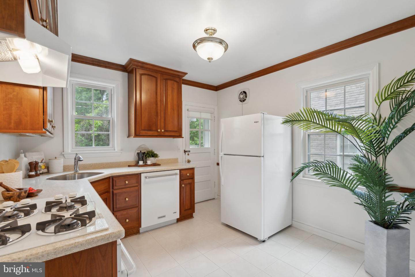 1725 OAKCREST DR, ALEXANDRIA, Virginia 22302, 3 Bedrooms Bedrooms, ,2 BathroomsBathrooms,Residential,For sale,1725 OAKCREST DR,VAAX2045412 MLS # VAAX2045412