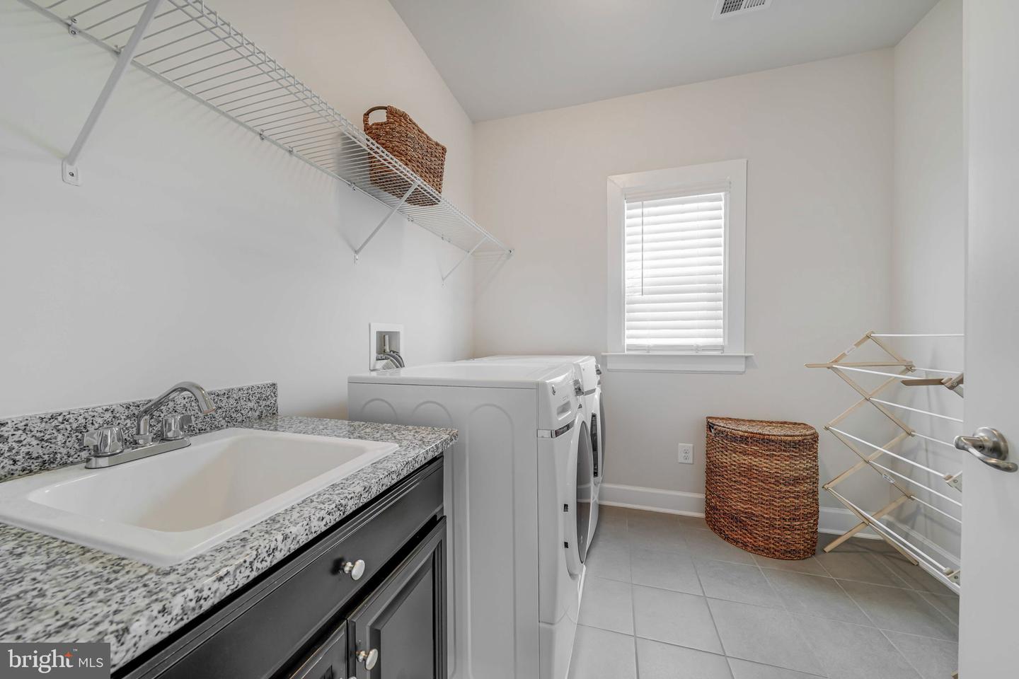 24378 VIRGINIA GOLD LN, ALDIE, Virginia 20105, 6 Bedrooms Bedrooms, ,6 BathroomsBathrooms,Residential,For sale,24378 VIRGINIA GOLD LN,VALO2096684 MLS # VALO2096684