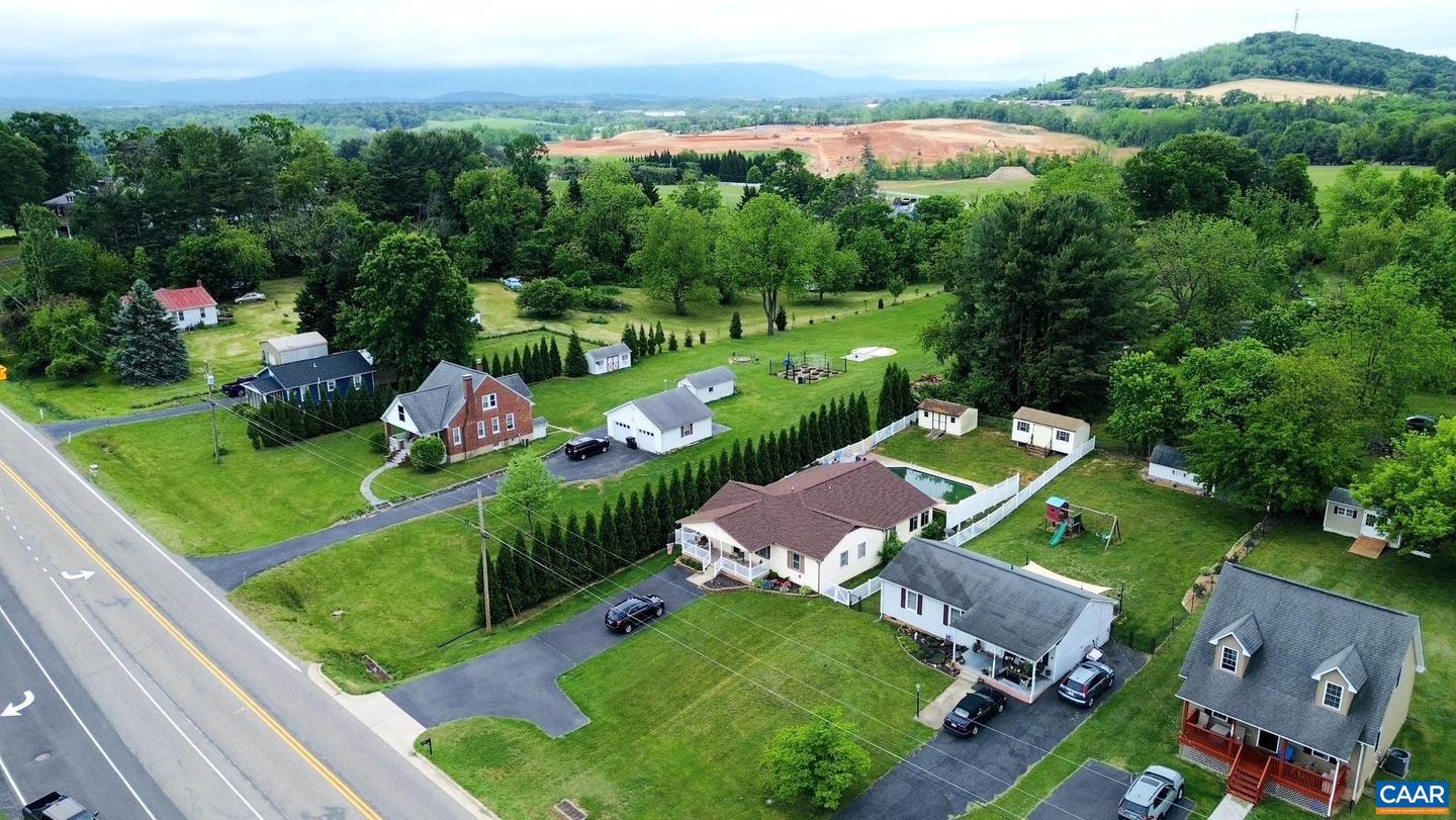 1595 BARTERBROOK RD, STAUNTON, Virginia 22401, 3 Bedrooms Bedrooms, ,2 BathroomsBathrooms,Residential,For sale,1595 BARTERBROOK RD,664624 MLS # 664624