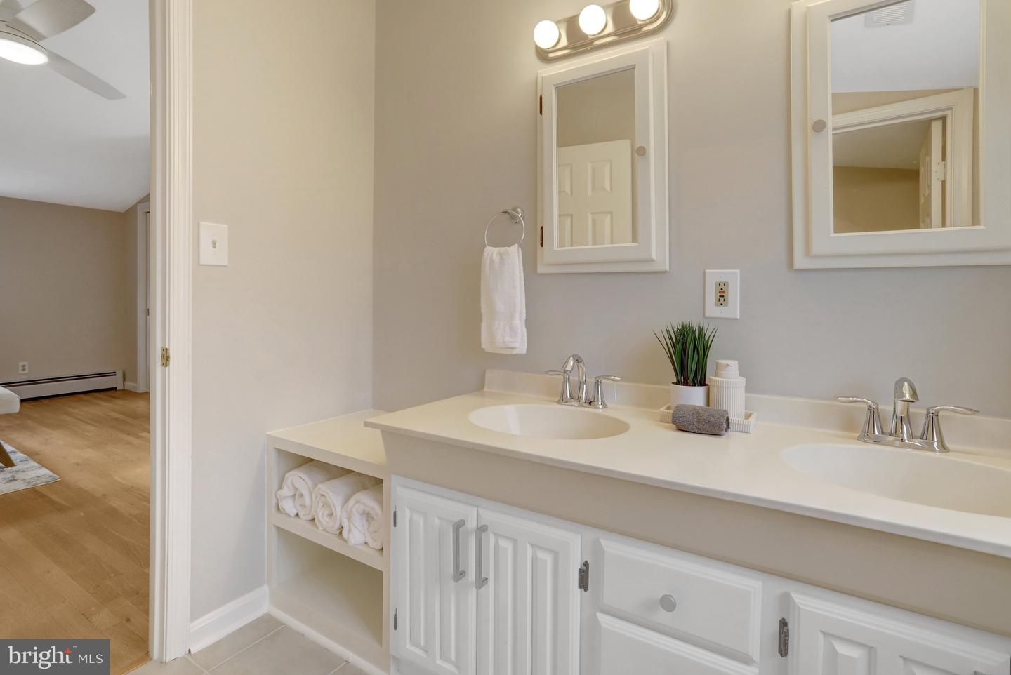 1600 N TAYLOR ST, ARLINGTON, Virginia 22207, 4 Bedrooms Bedrooms, ,3 BathroomsBathrooms,Residential,For sale,1600 N TAYLOR ST,VAAR2054654 MLS # VAAR2054654