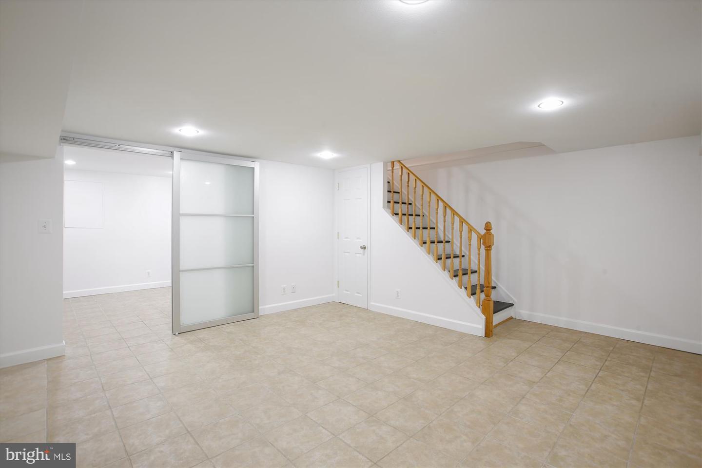 2858 S ABINGDON ST, ARLINGTON, Virginia 22206, 2 Bedrooms Bedrooms, ,2 BathroomsBathrooms,Residential,For sale,2858 S ABINGDON ST,VAAR2054826 MLS # VAAR2054826