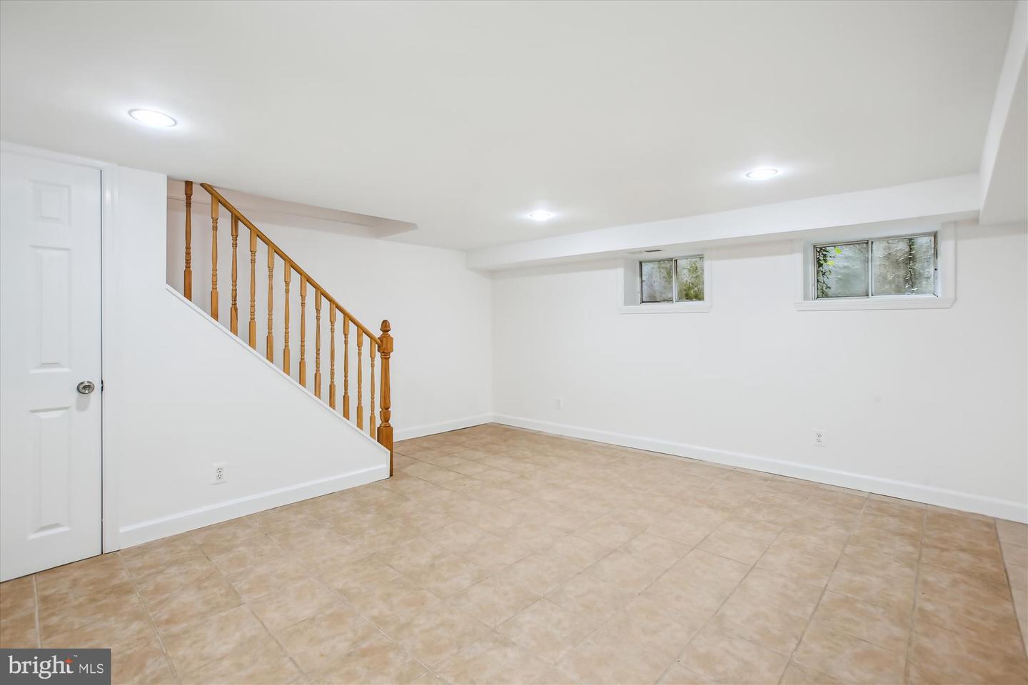 2858 S ABINGDON ST, ARLINGTON, Virginia 22206, 2 Bedrooms Bedrooms, ,2 BathroomsBathrooms,Residential,For sale,2858 S ABINGDON ST,VAAR2054826 MLS # VAAR2054826