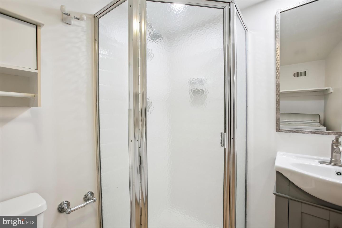 2858 S ABINGDON ST, ARLINGTON, Virginia 22206, 2 Bedrooms Bedrooms, ,2 BathroomsBathrooms,Residential,For sale,2858 S ABINGDON ST,VAAR2054826 MLS # VAAR2054826