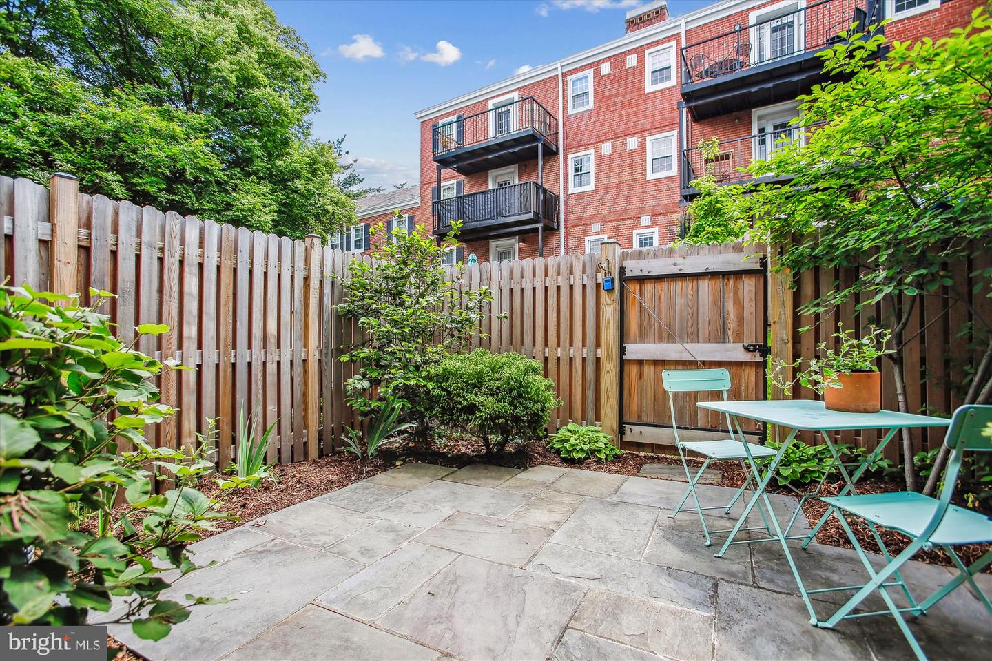 2858 S ABINGDON ST, ARLINGTON, Virginia 22206, 2 Bedrooms Bedrooms, ,2 BathroomsBathrooms,Residential,For sale,2858 S ABINGDON ST,VAAR2054826 MLS # VAAR2054826