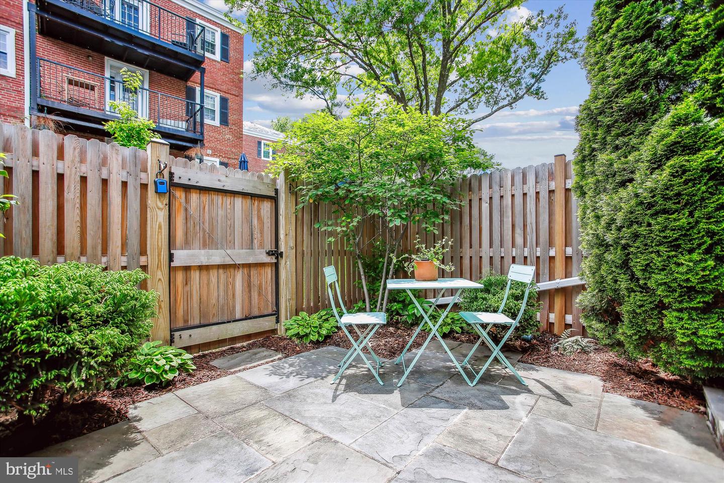 2858 S ABINGDON ST, ARLINGTON, Virginia 22206, 2 Bedrooms Bedrooms, ,2 BathroomsBathrooms,Residential,For sale,2858 S ABINGDON ST,VAAR2054826 MLS # VAAR2054826