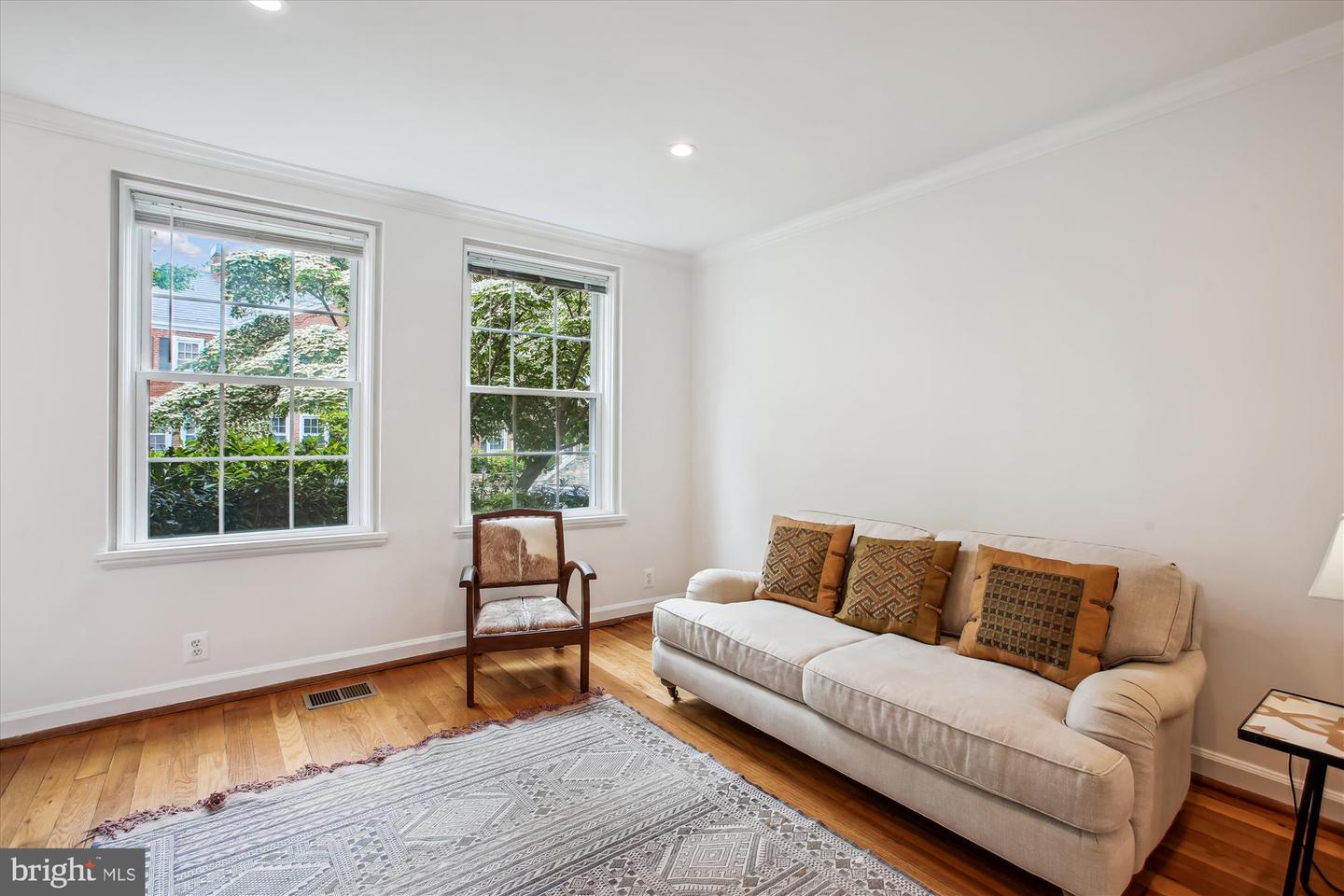 2858 S ABINGDON ST, ARLINGTON, Virginia 22206, 2 Bedrooms Bedrooms, ,2 BathroomsBathrooms,Residential,For sale,2858 S ABINGDON ST,VAAR2054826 MLS # VAAR2054826