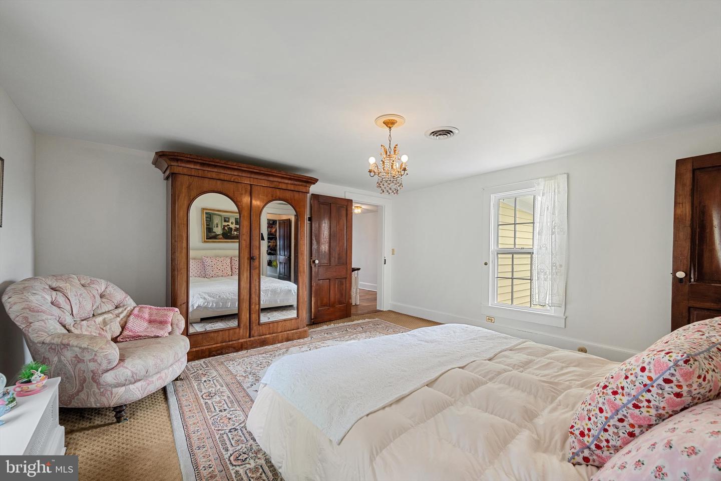 19 E LOUDOUN ST, ROUND HILL, Virginia 20141, 4 Bedrooms Bedrooms, ,3 BathroomsBathrooms,Residential,For sale,19 E LOUDOUN ST,VALO2093080 MLS # VALO2093080