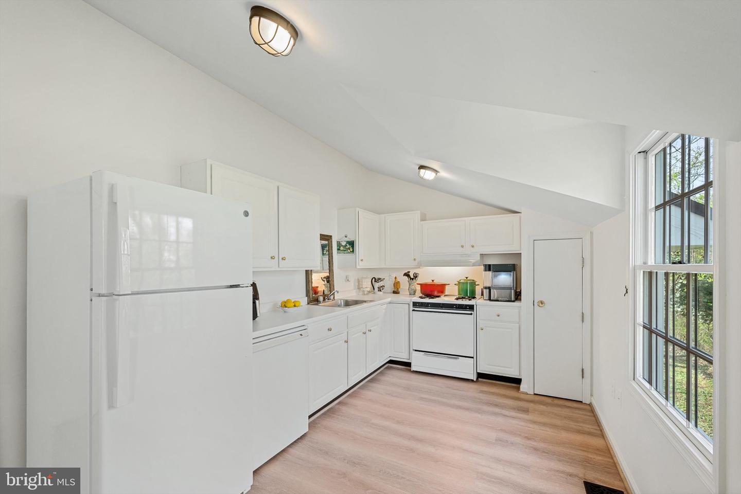 19 E LOUDOUN ST, ROUND HILL, Virginia 20141, 4 Bedrooms Bedrooms, ,3 BathroomsBathrooms,Residential,For sale,19 E LOUDOUN ST,VALO2093080 MLS # VALO2093080