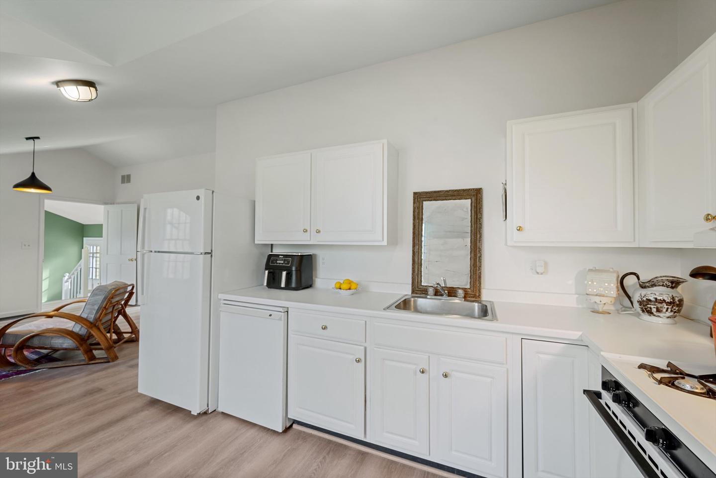 19 E LOUDOUN ST, ROUND HILL, Virginia 20141, 4 Bedrooms Bedrooms, ,3 BathroomsBathrooms,Residential,For sale,19 E LOUDOUN ST,VALO2093080 MLS # VALO2093080