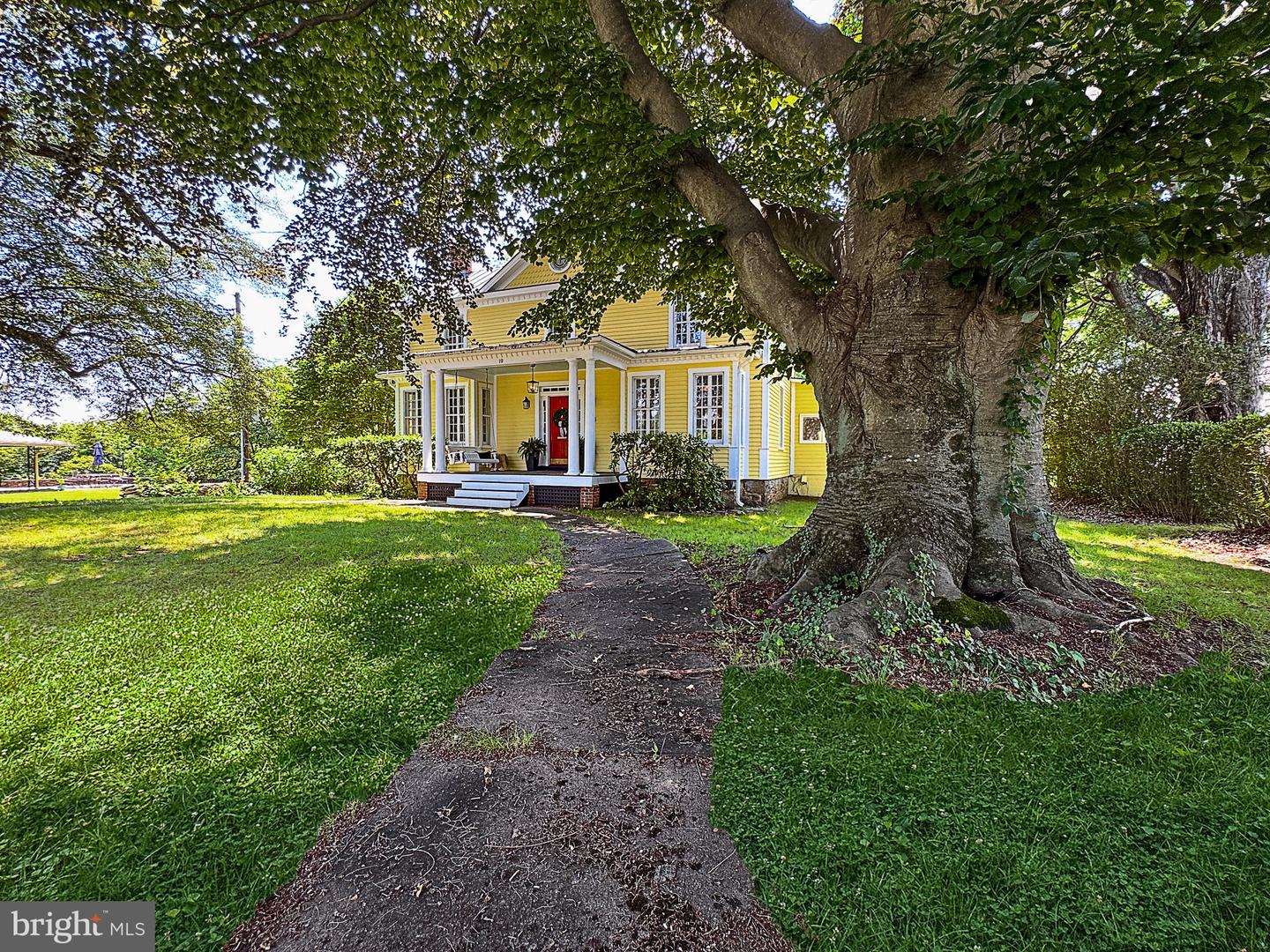 19 E LOUDOUN ST, ROUND HILL, Virginia 20141, 4 Bedrooms Bedrooms, ,3 BathroomsBathrooms,Residential,For sale,19 E LOUDOUN ST,VALO2093080 MLS # VALO2093080