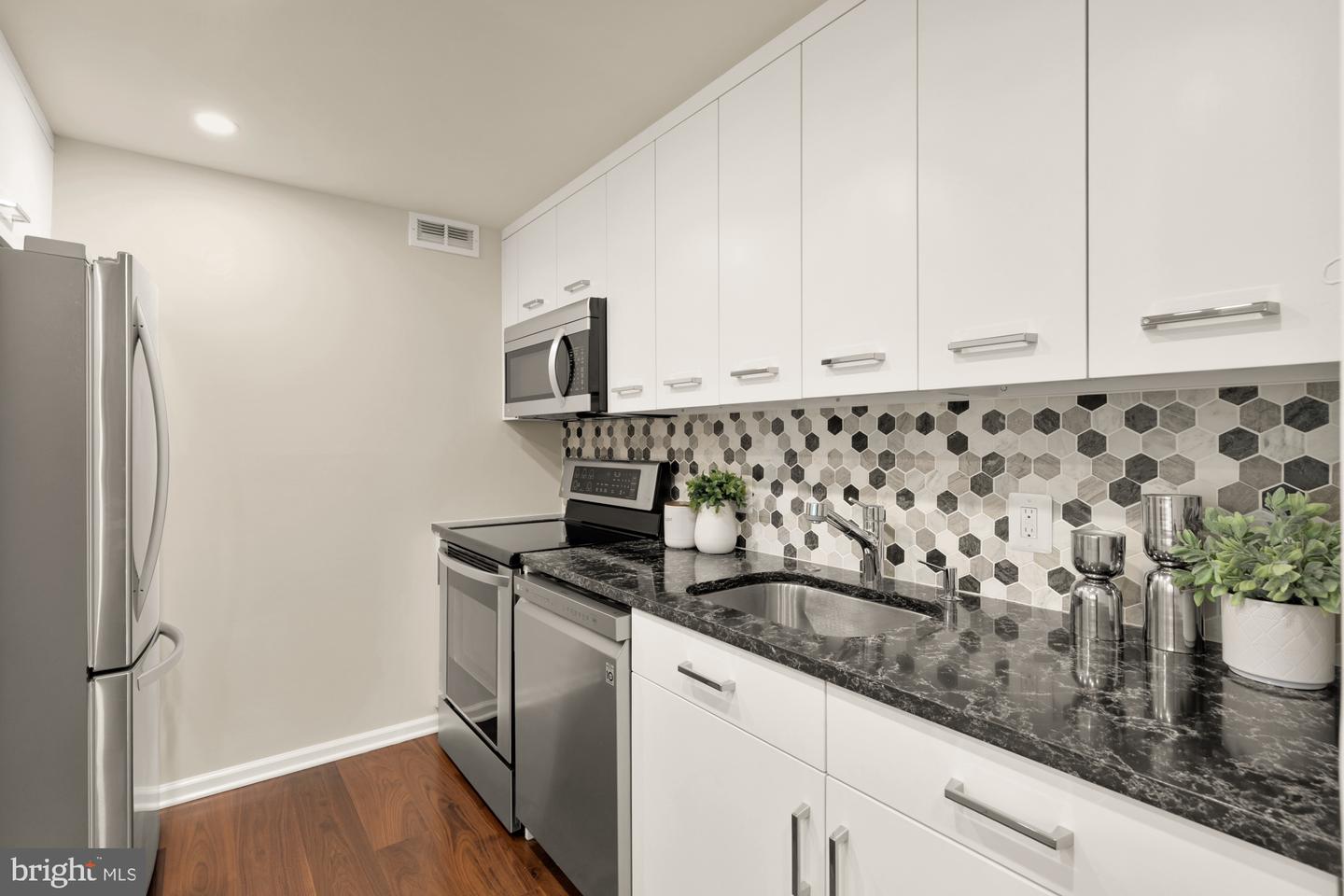2555 PENNSYLVANIA AVE NW #617 & 618, WASHINGTON, District Of Columbia 20037, 3 Bedrooms Bedrooms, ,3 BathroomsBathrooms,Residential,For sale,2555 PENNSYLVANIA AVE NW #617 & 618,DCDC2194584 MLS # DCDC2194584