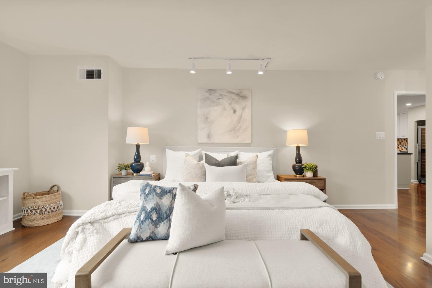 2555 PENNSYLVANIA AVE NW #617 & 618, WASHINGTON, District Of Columbia 20037, 3 Bedrooms Bedrooms, ,3 BathroomsBathrooms,Residential,For sale,2555 PENNSYLVANIA AVE NW #617 & 618,DCDC2194584 MLS # DCDC2194584