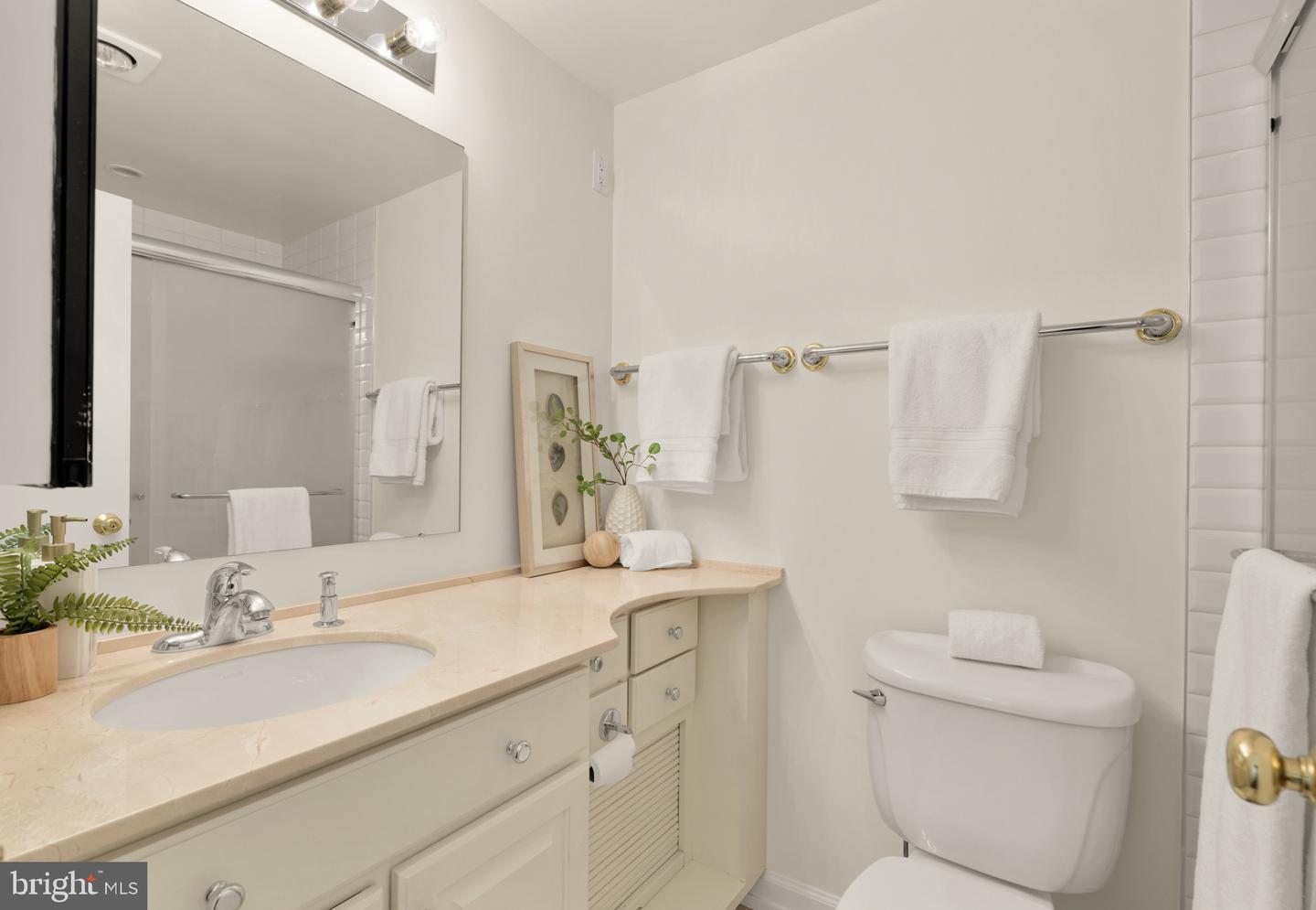 2555 PENNSYLVANIA AVE NW #617 & 618, WASHINGTON, District Of Columbia 20037, 3 Bedrooms Bedrooms, ,3 BathroomsBathrooms,Residential,For sale,2555 PENNSYLVANIA AVE NW #617 & 618,DCDC2194584 MLS # DCDC2194584