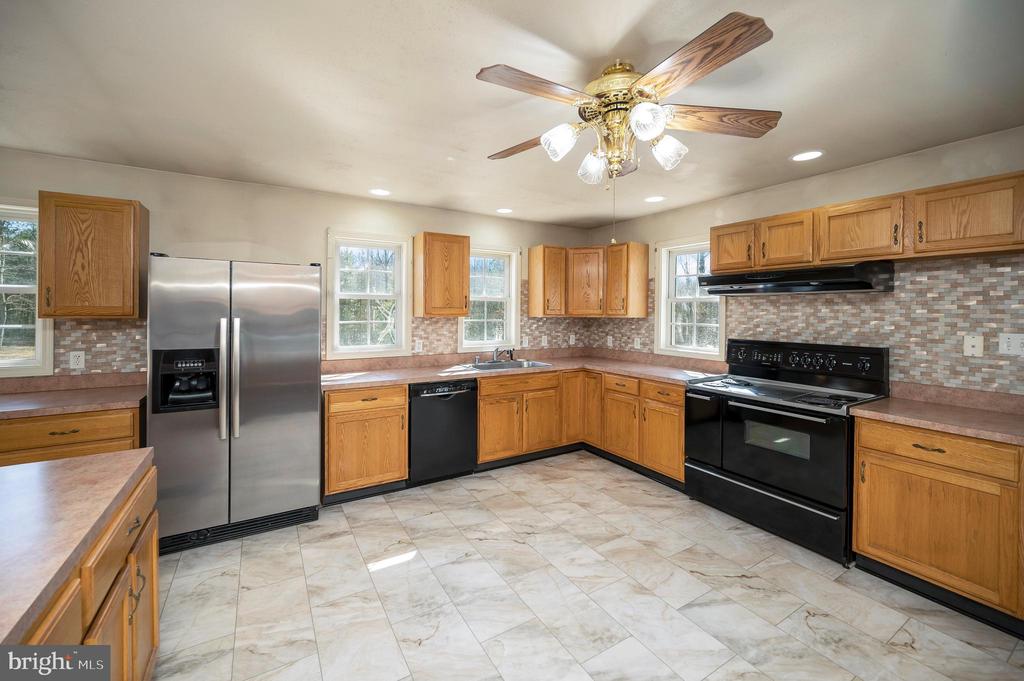 8128 SHIRLEY RD, SPOTSYLVANIA, Virginia 22551, 4 Bedrooms Bedrooms, ,2 BathroomsBathrooms,Residential,8128 SHIRLEY RD,VASP2022986 MLS # VASP2022986