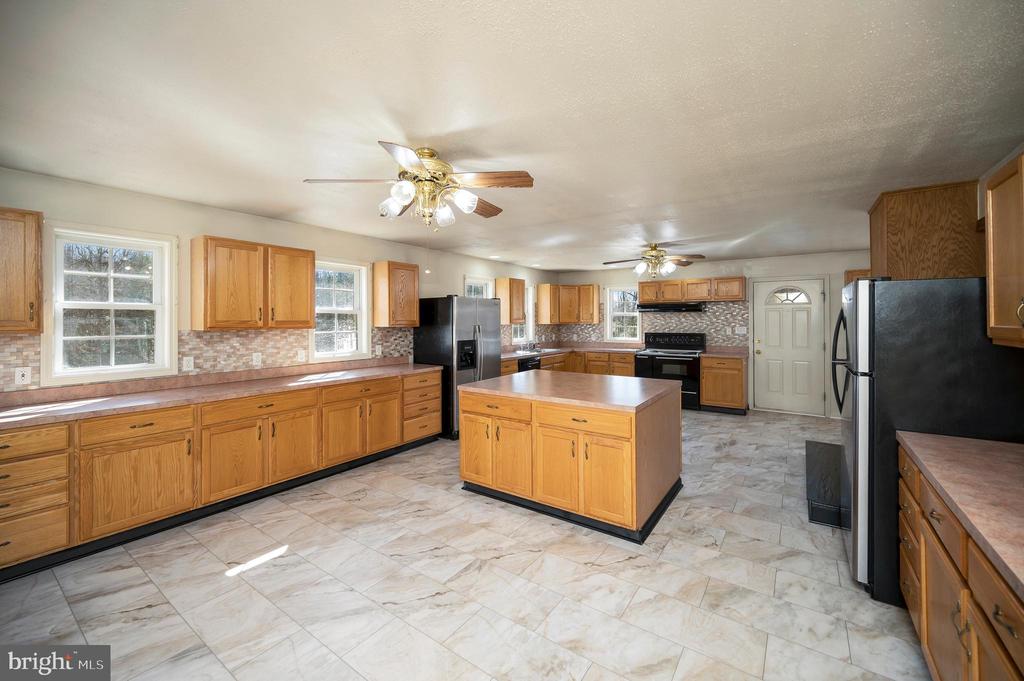 8128 SHIRLEY RD, SPOTSYLVANIA, Virginia 22551, 4 Bedrooms Bedrooms, ,2 BathroomsBathrooms,Residential,8128 SHIRLEY RD,VASP2022986 MLS # VASP2022986