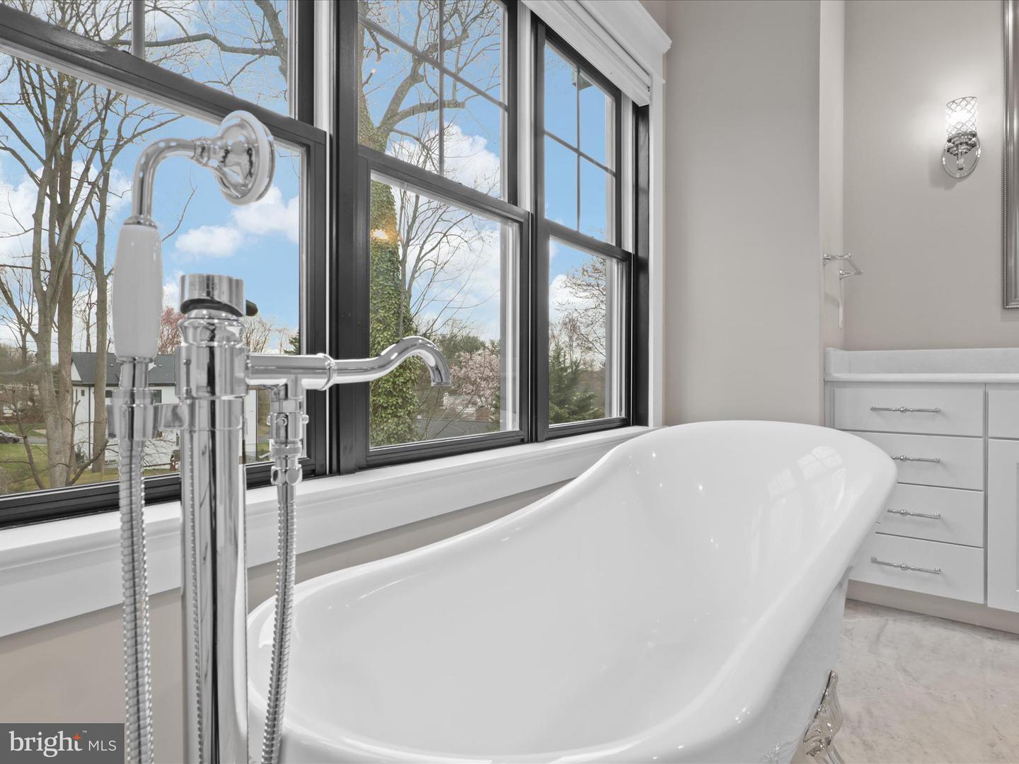 403 COLIN LN NW, VIENNA, Virginia 22180, 5 Bedrooms Bedrooms, ,4 BathroomsBathrooms,Residential,For sale,403 COLIN LN NW,VAFX2226242 MLS # VAFX2226242