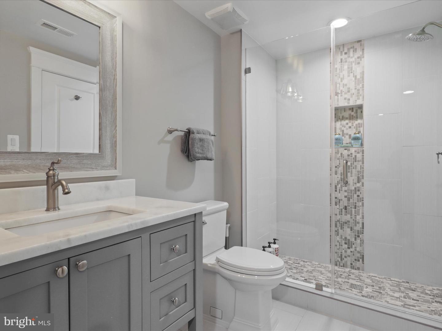 403 COLIN LN NW, VIENNA, Virginia 22180, 5 Bedrooms Bedrooms, ,4 BathroomsBathrooms,Residential,For sale,403 COLIN LN NW,VAFX2226242 MLS # VAFX2226242