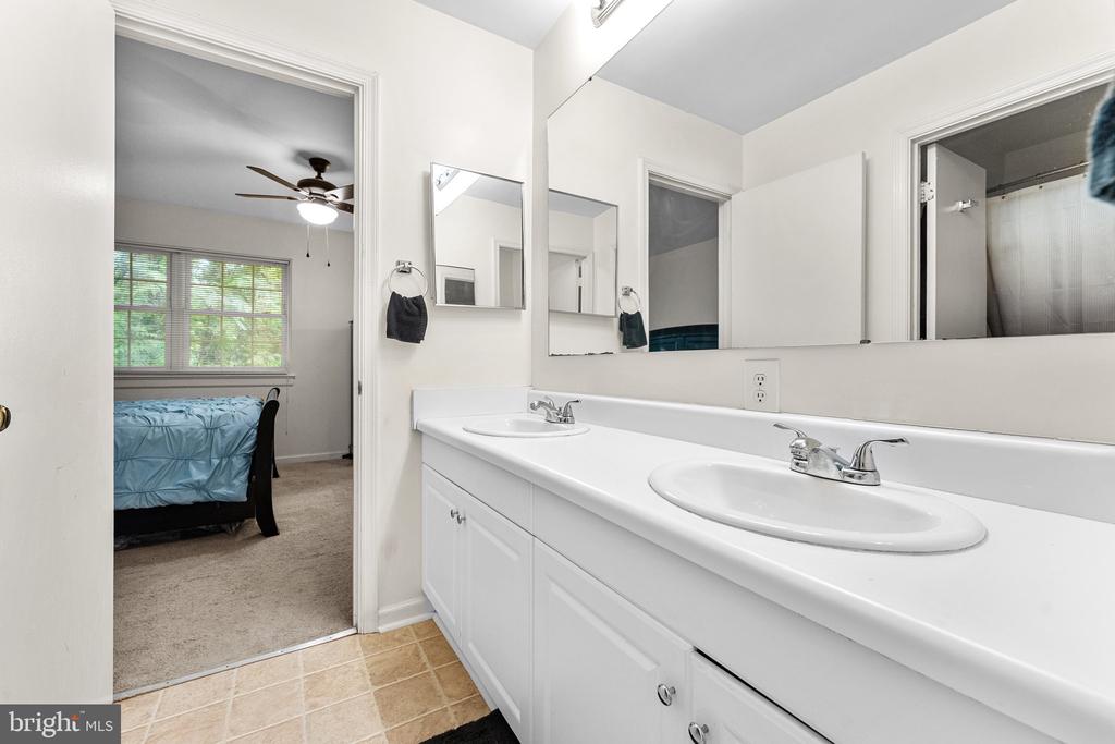 133 WOODLAKE DR, CHARLOTTESVILLE, Virginia 22901, 3 Bedrooms Bedrooms, ,1 BathroomBathrooms,Residential,133 WOODLAKE DR,VAAB2000986 MLS # VAAB2000986