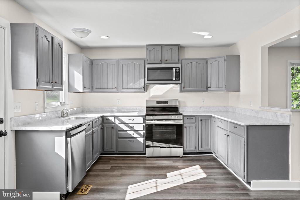 313 BURMAN LN, FREDERICKSBURG, Virginia 22407, 4 Bedrooms Bedrooms, ,3 BathroomsBathrooms,Residential,313 BURMAN LN,VASP2032916 MLS # VASP2032916