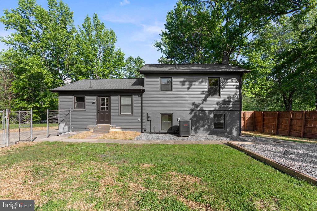 313 BURMAN LN, FREDERICKSBURG, Virginia 22407, 4 Bedrooms Bedrooms, ,3 BathroomsBathrooms,Residential,313 BURMAN LN,VASP2032916 MLS # VASP2032916