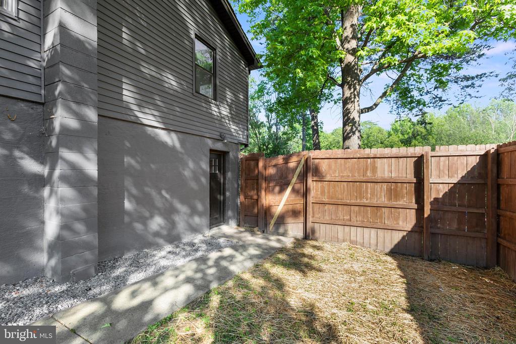 313 BURMAN LN, FREDERICKSBURG, Virginia 22407, 4 Bedrooms Bedrooms, ,3 BathroomsBathrooms,Residential,313 BURMAN LN,VASP2032916 MLS # VASP2032916