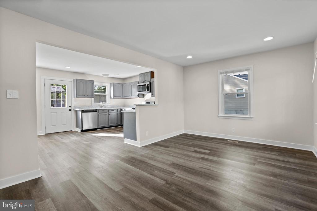 313 BURMAN LN, FREDERICKSBURG, Virginia 22407, 4 Bedrooms Bedrooms, ,3 BathroomsBathrooms,Residential,313 BURMAN LN,VASP2032916 MLS # VASP2032916
