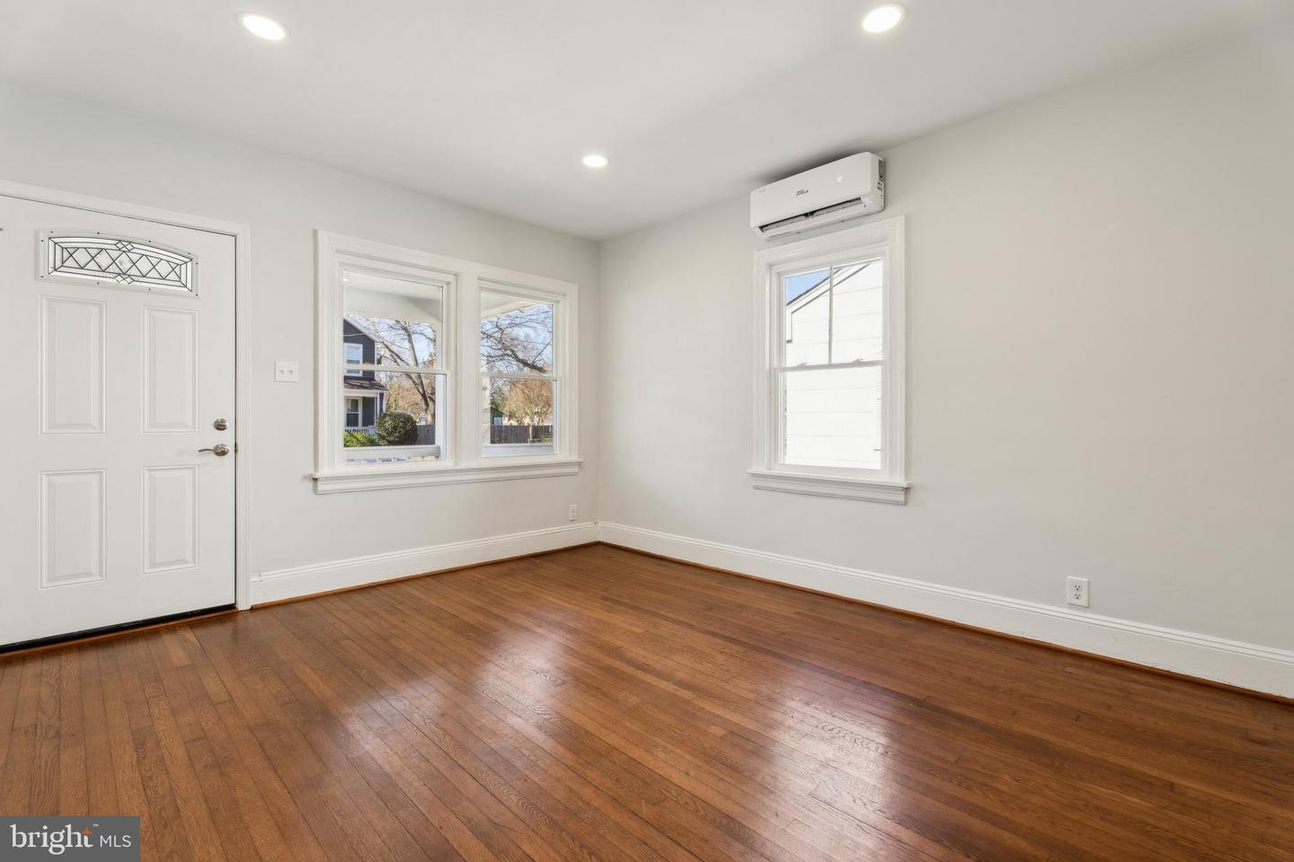 3406 STOCKTON ST, RICHMOND, Virginia 23224, 3 Bedrooms Bedrooms, 5 Rooms Rooms,1 BathroomBathrooms,Residential,For sale,3406 STOCKTON ST,VARC2000640 MLS # VARC2000640
