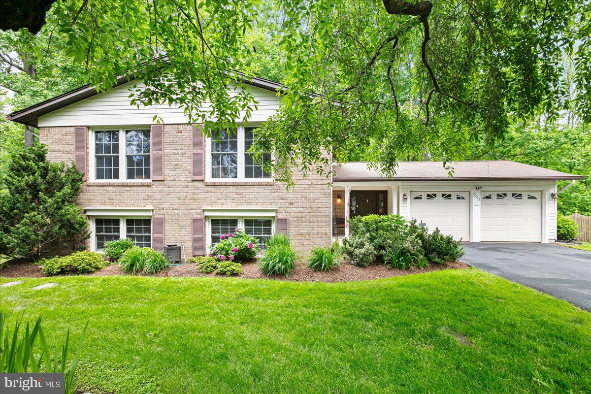 7002 BARNACLE PL, BURKE, Virginia 22015, 5 Bedrooms Bedrooms, ,3 BathroomsBathrooms,Residential,For sale,7002 BARNACLE PL,VAFX2232864 MLS # VAFX2232864