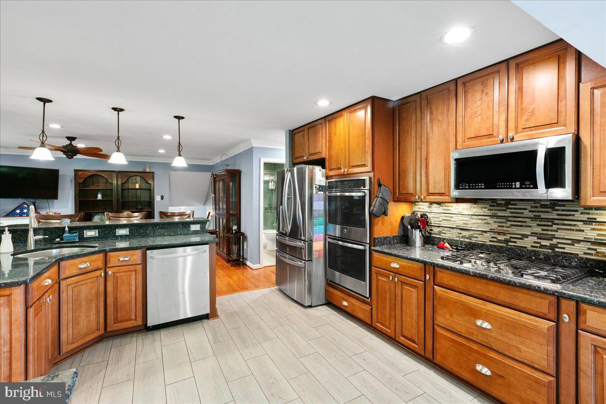 7002 BARNACLE PL, BURKE, Virginia 22015, 5 Bedrooms Bedrooms, ,3 BathroomsBathrooms,Residential,For sale,7002 BARNACLE PL,VAFX2232864 MLS # VAFX2232864