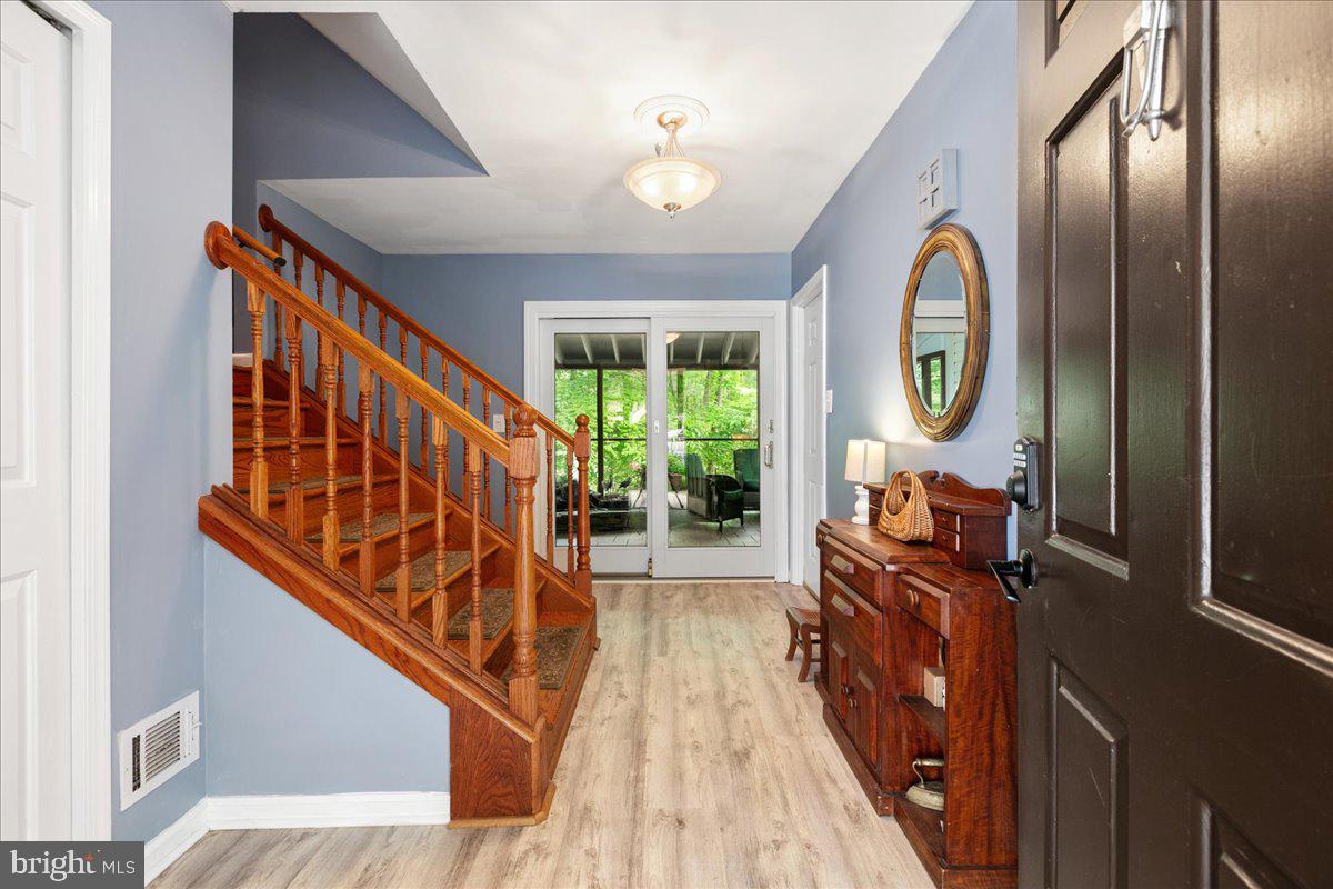 7002 BARNACLE PL, BURKE, Virginia 22015, 5 Bedrooms Bedrooms, ,3 BathroomsBathrooms,Residential,For sale,7002 BARNACLE PL,VAFX2232864 MLS # VAFX2232864
