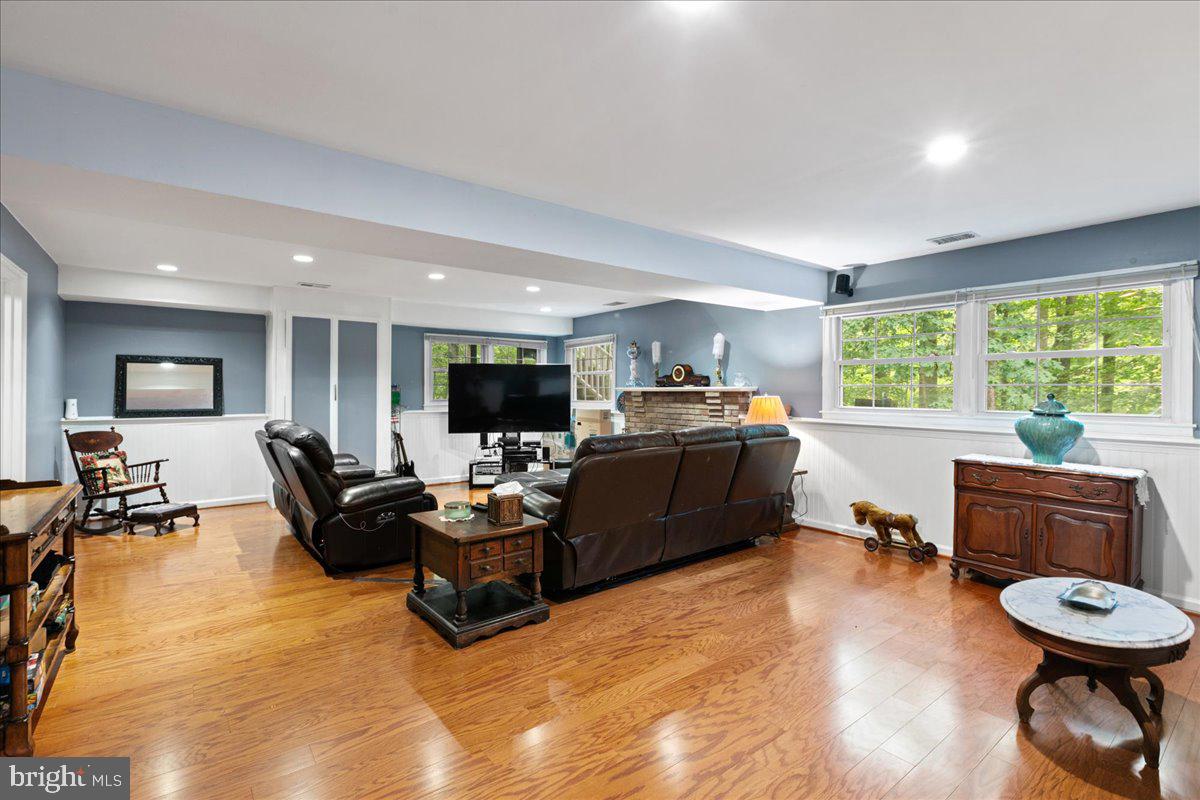 7002 BARNACLE PL, BURKE, Virginia 22015, 5 Bedrooms Bedrooms, ,3 BathroomsBathrooms,Residential,For sale,7002 BARNACLE PL,VAFX2232864 MLS # VAFX2232864