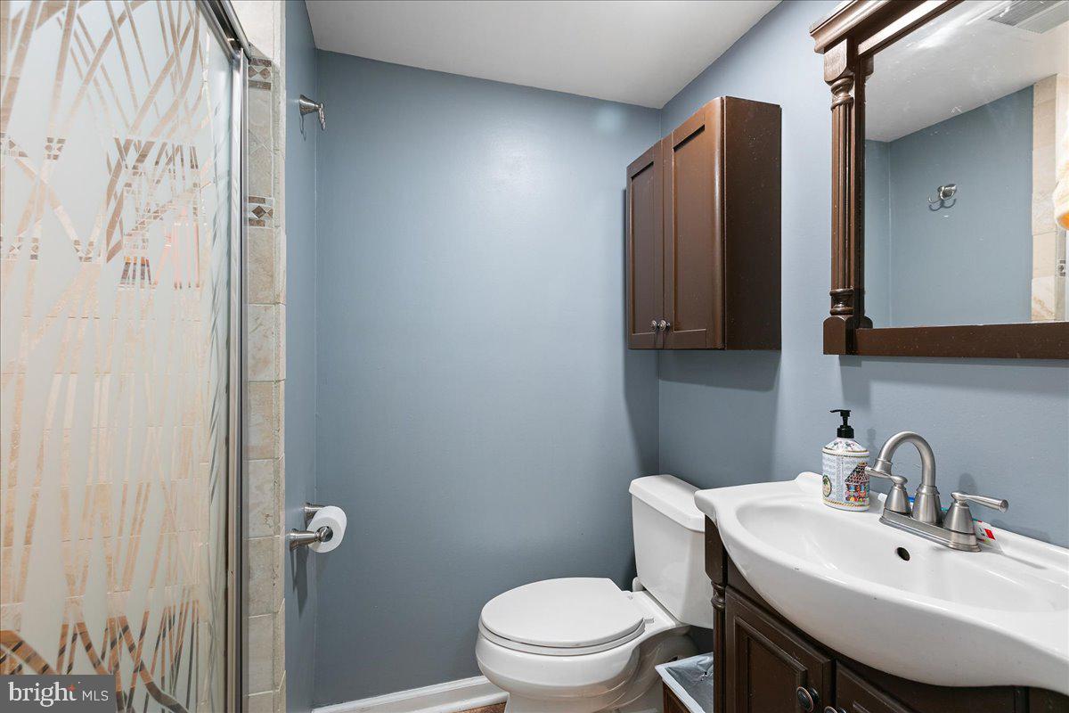 7002 BARNACLE PL, BURKE, Virginia 22015, 5 Bedrooms Bedrooms, ,3 BathroomsBathrooms,Residential,For sale,7002 BARNACLE PL,VAFX2232864 MLS # VAFX2232864