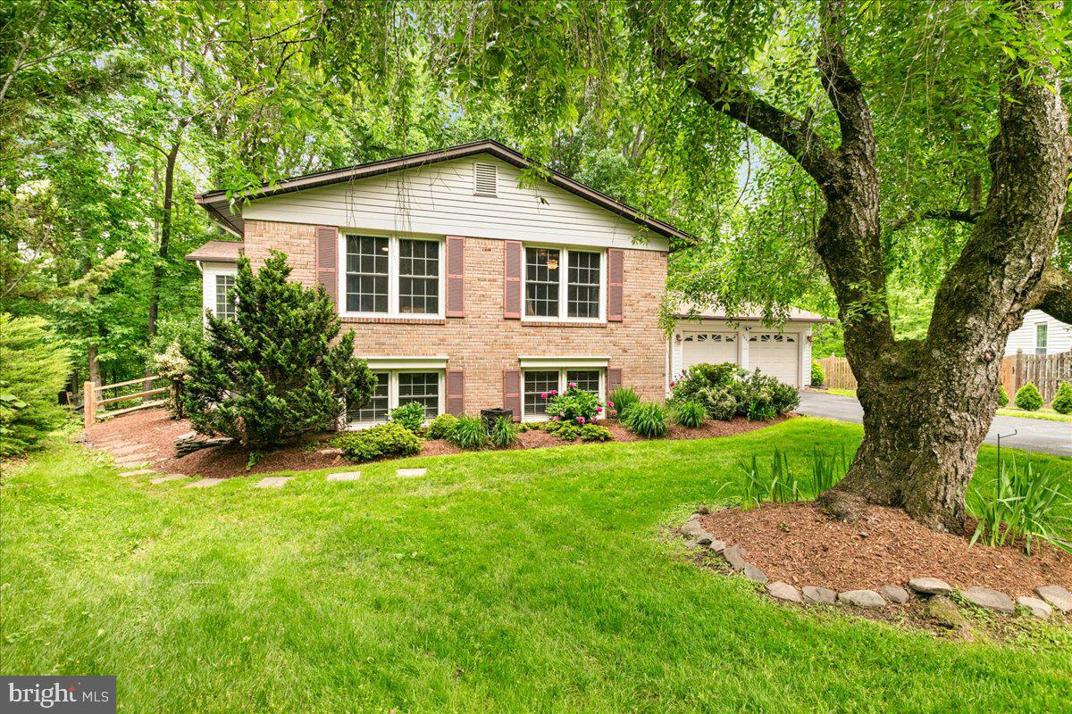 7002 BARNACLE PL, BURKE, Virginia 22015, 5 Bedrooms Bedrooms, ,3 BathroomsBathrooms,Residential,For sale,7002 BARNACLE PL,VAFX2232864 MLS # VAFX2232864