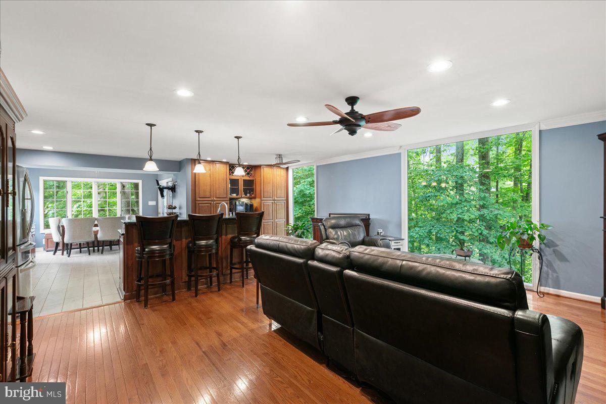 7002 BARNACLE PL, BURKE, Virginia 22015, 5 Bedrooms Bedrooms, ,3 BathroomsBathrooms,Residential,For sale,7002 BARNACLE PL,VAFX2232864 MLS # VAFX2232864
