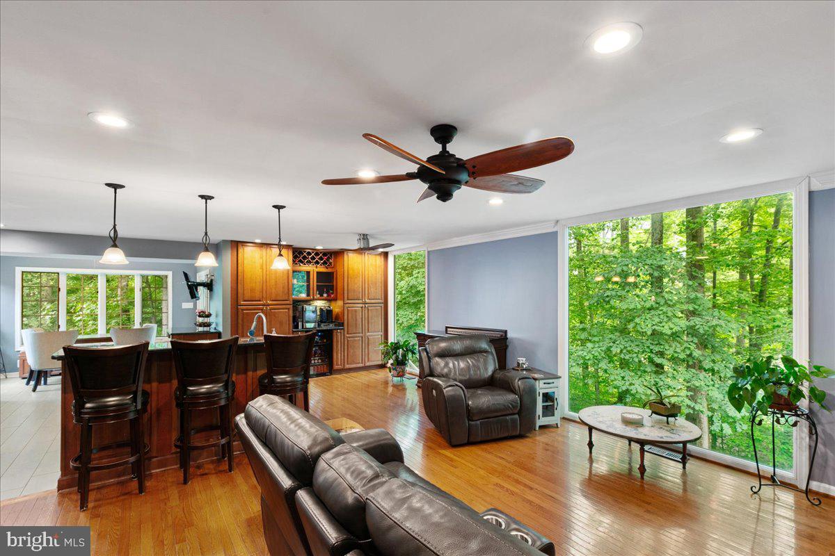7002 BARNACLE PL, BURKE, Virginia 22015, 5 Bedrooms Bedrooms, ,3 BathroomsBathrooms,Residential,For sale,7002 BARNACLE PL,VAFX2232864 MLS # VAFX2232864
