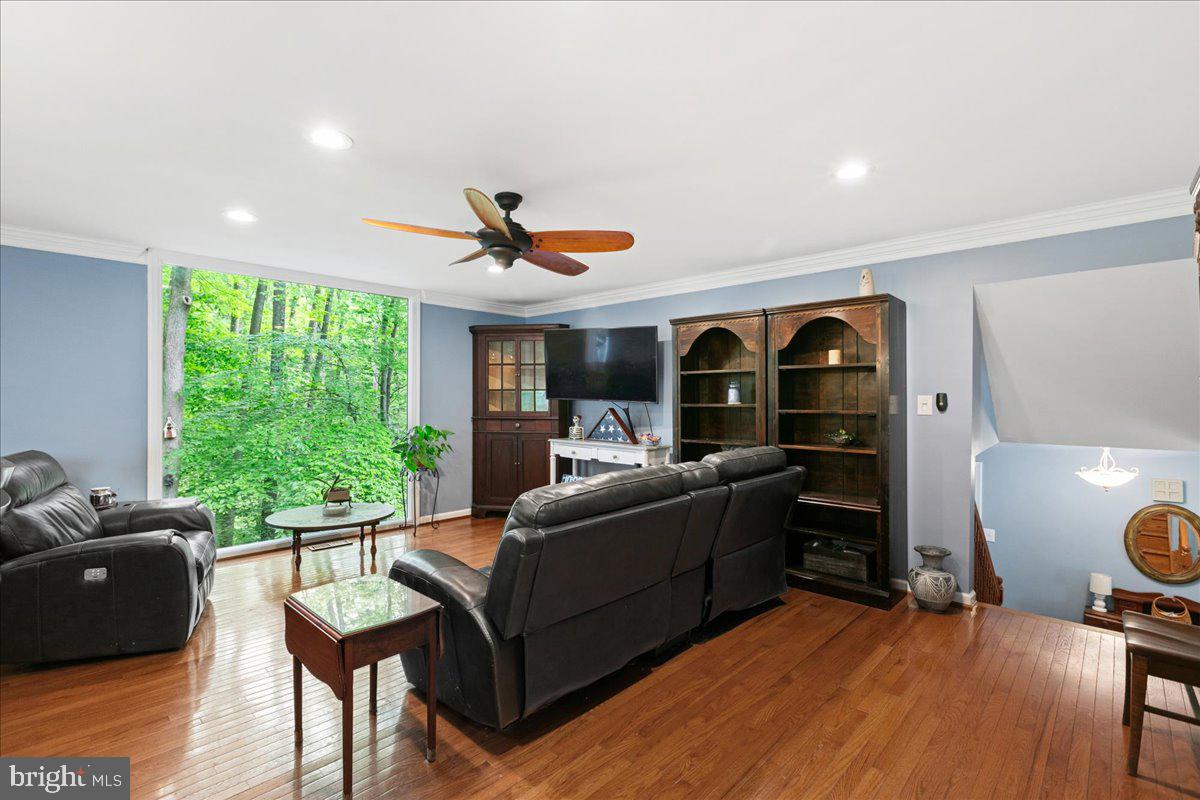 7002 BARNACLE PL, BURKE, Virginia 22015, 5 Bedrooms Bedrooms, ,3 BathroomsBathrooms,Residential,For sale,7002 BARNACLE PL,VAFX2232864 MLS # VAFX2232864