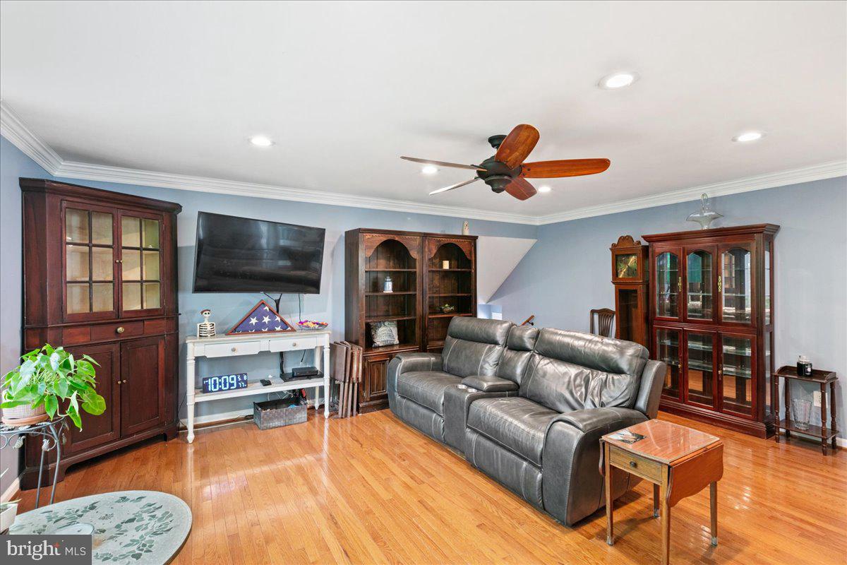 7002 BARNACLE PL, BURKE, Virginia 22015, 5 Bedrooms Bedrooms, ,3 BathroomsBathrooms,Residential,For sale,7002 BARNACLE PL,VAFX2232864 MLS # VAFX2232864